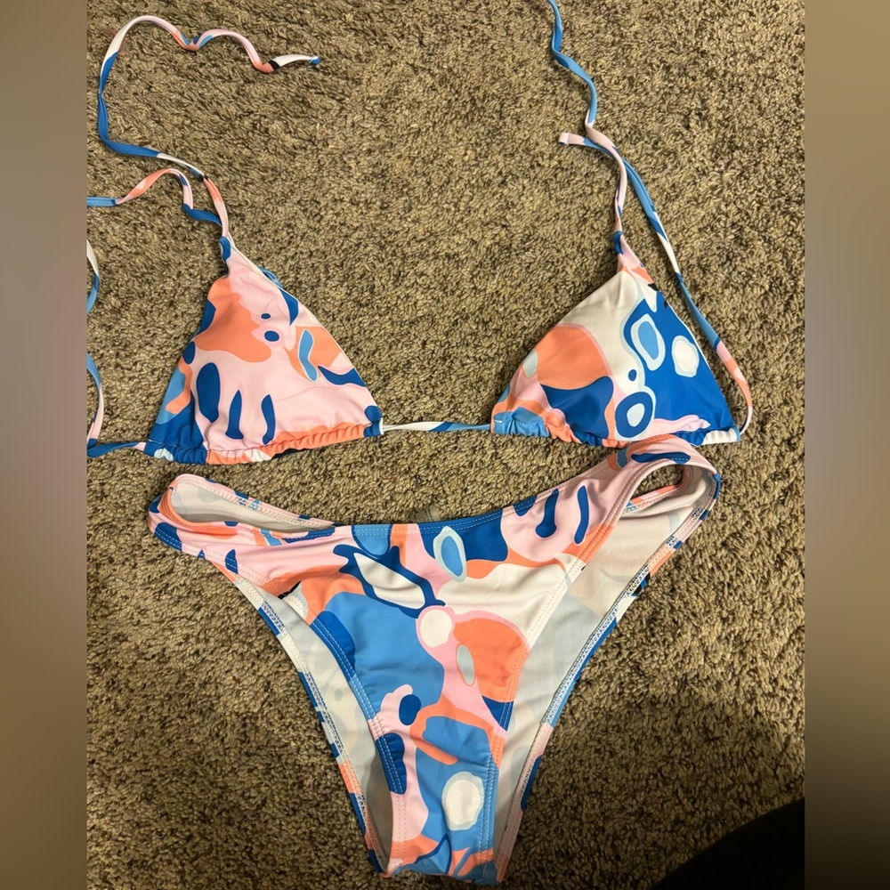 Women’s bikini. Really cute design. Top is completely adjustable